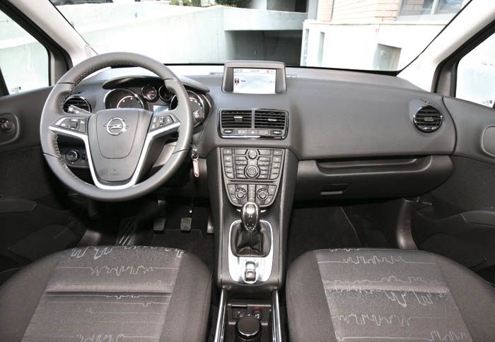 Ευχάριστο σχεδιαστικά και καλοφτιαγμένο είναι το εσωτερικό του Meriva. 